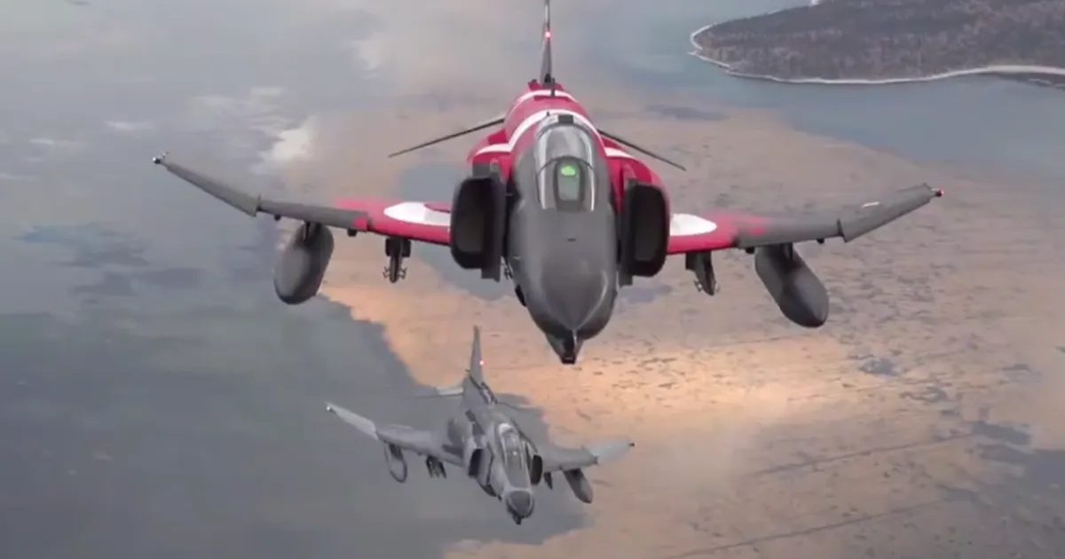 F4-E Phantom savaş uçağı 50. yıla özel havalandı